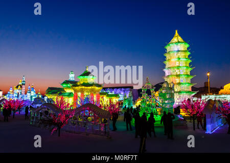 Febbraio 2013 - Harbin, Cina - edifici di ghiaccio nella International Ice e Snow Festival Foto Stock