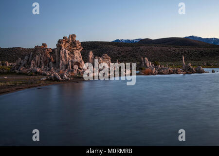 A sud di formazioni di tufo a lago Mono, Mono County, California, Stati Uniti d'America Foto Stock