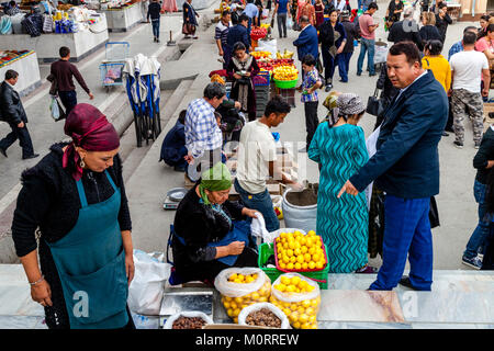 Frutti per la vendita presso il Bazaar Principale, Samarcanda, Uzbekistan Foto Stock