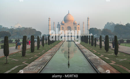 La stupefacente Taj Mahal di Agra, cuore dell'India. Abbiamo trascorso un paio di settimane lavorando con Seva Mandir e aveva solo per fermare il Taj Mahal sulla strada. Foto Stock