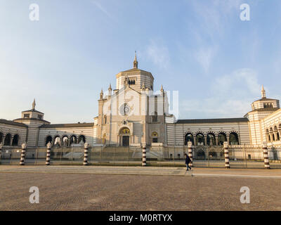 Cimitero Monumentale di Milano, Lombardia. Ingresso del cimitero, architettura. Famedio, un cimitero di alto valore artistico per sculture, tombe, Foto Stock