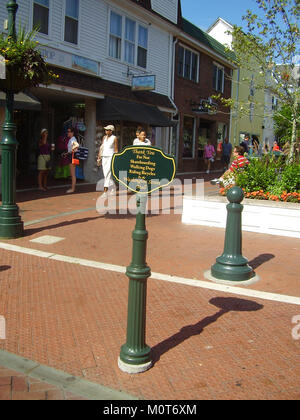 Il Washington Street Mall di Cape May, New Jersey, è una popolare area pedonale con negozi locali, caffetterie ed edifici storici. Funge da fulcro centrale sia per i turisti che per i residenti nell'affascinante cittadina costiera. Foto Stock