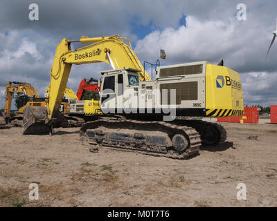 Il Caterpillar 365C è un escavatore idraulico di grandi dimensioni utilizzato nelle attività edili e minerarie pesanti. Di proprietà di Boskalis, un'azienda olandese di dragaggio e sollevamento pesante, questa attrezzatura è utilizzata per varie attività impegnative che richiedono elevate forze di scavo e capacità di sollevamento. Foto Stock