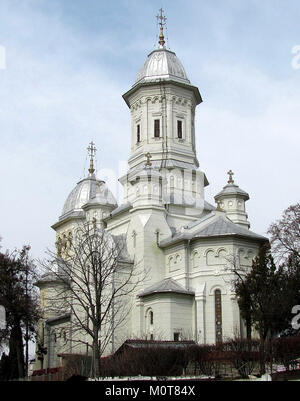 Fotografia della Catedrala Ortodoxă Adormirea Maicii Domnului a Timișoara, Romania, scattata nel 2010, che ne evidenzia le caratteristiche architettoniche. Foto Stock