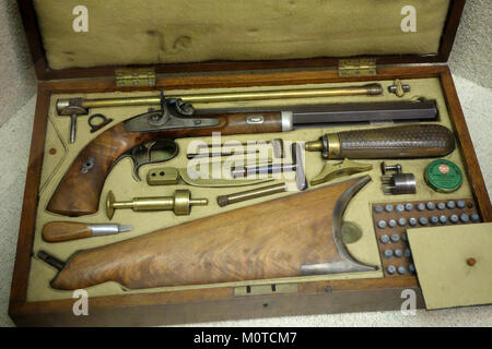 Una pistola bersaglio a percussione in scatola di Morgan James, prodotta tra il 1848 e il 1864, da Utica, New York. Questa storica arma da fuoco fa parte della collezione del Museo d'Arte di Huntington, che mostra l'artigianato raffinato del XIX secolo. Foto Stock