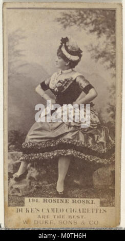 Una carta commerciale con Rosine Roski della serie "Actors and Actresses" (N145-5), emessa negli anni '1880 da W. Duke, Sons & Co. Per promuovere le sigarette Cameo. La fotografia dell'albume mostra Rosine Roski in abiti teatrali. Foto Stock