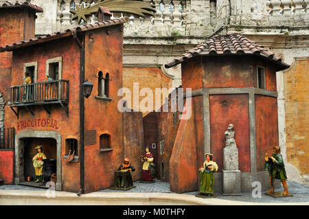Le figure in miniatura, gli animali e gli edifici come parte di un presepe in Vaticano, Roma Foto Stock