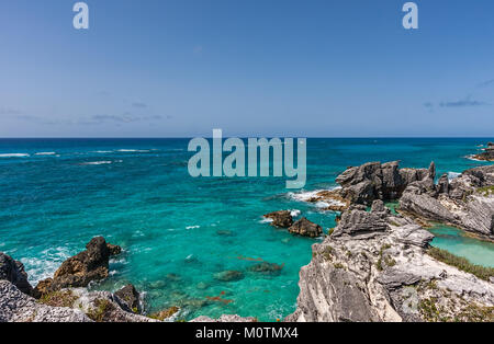 Paesaggio della baia a ferro di cavallo in Bermuda in una giornata di sole. Foto Stock