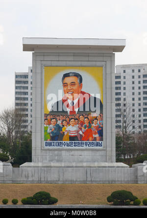 La Propaganda affresco raffigurante Kim Il-sung vestito come un pioniere, Provincia di Pyongan, Pyongyang, Corea del Nord Foto Stock