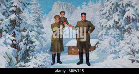 Corea del Nord la propaganda affresco raffigurante Kim il brano come un bambino con i suoi genitori, Ryanggang Provincia, Samjiyon, Corea del Nord Foto Stock