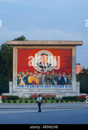 La Propaganda affresco raffigurante Kim il Sung con il nord i cittadini coreani, Provincia di Pyongan, Pyongyang, Corea del Nord Foto Stock