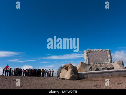 Corea del Nord gli studenti alla sommità del monte Paektu, Ryanggang Provincia, Mount Paektu, Corea del Nord Foto Stock