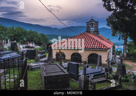 Il cimitero del monastero Savina in Savinska Dubrava complesso forestale di Herceg Novi città in Montenegro Foto Stock