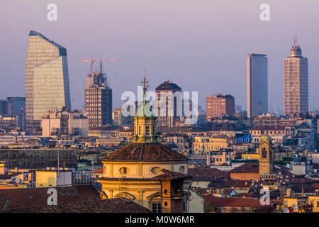 L'Italia,Lombardia,Milano,skyline vista dal tetto del Duomo Foto Stock