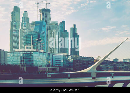 Regione Puerto Madero nella città di Buenos Aires, costa del golfo La Plata. Buenos Aires, Argentina Foto Stock