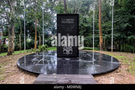 Memoriale di pietra in Sandakan Memorial Park, sull'Heritage Trail, Sandakan, Sabah Borneo, Malaysia Foto Stock