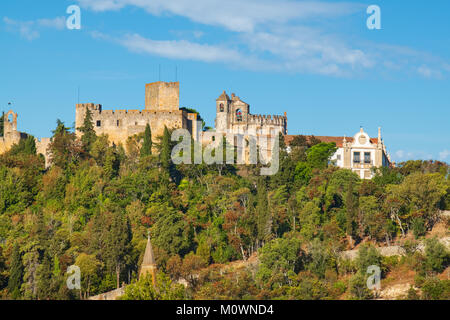 Vista sul Convento di Cristo (Convento de Cristo). Tomar, Ribatejo, Portogallo Foto Stock