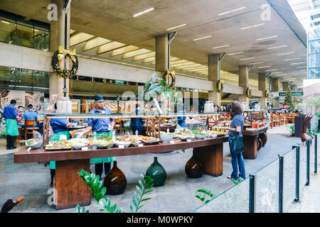 Buffet a Belo Horizonte aeroporto, Minas Gerais, Brasile. Il brasiliano a buffet sono di solito effettuata da "kilo' Foto Stock