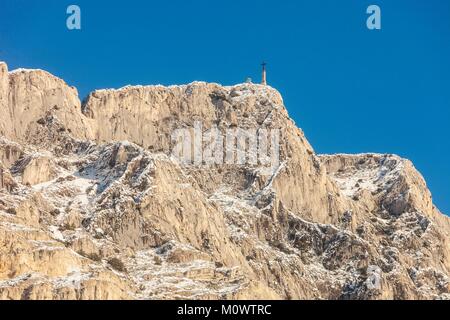Francia,Bouches du Rhone,Pays d'Aix,la Sainte Victoire mountain sotto la neve Foto Stock