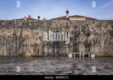 Mura della vecchia città di Budva città sul mare Adriatico costa in Montenegro Foto Stock