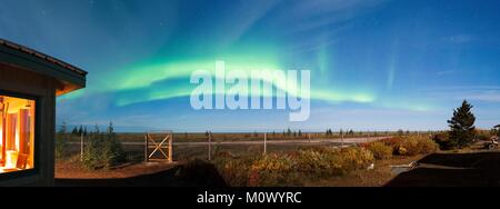 Canada,Manitoba Provincia,della Baia di Hudson,Nanuk Polar Bear Lodge,l'Aurora Boreale Foto Stock