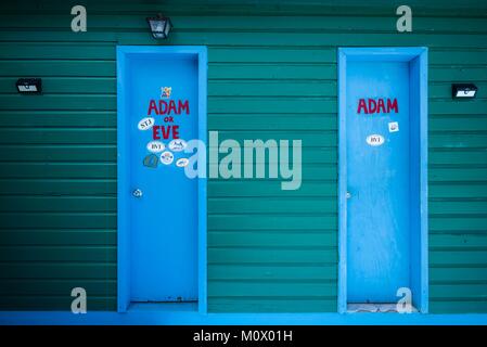 Isole Vergini Britanniche,Anegada,Loblolly Bay Beach,grandi bambù al ristorante e al Bar,servizi igienici Foto Stock