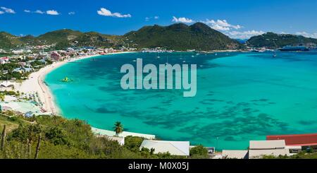 Paesi bassi,Sint Maarten,Philipsburg,elevata la città e la spiaggia vista da Fort Hill Foto Stock