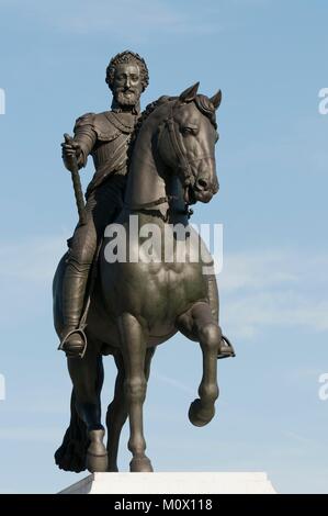 Francia,Parigi,rive della Senna elencati come patrimonio mondiale dall UNESCO,la statua equestre di Henri IV Foto Stock