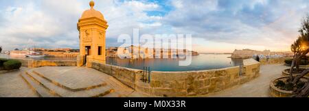 Malta,Valletta,elencati come patrimonio mondiale dall UNESCO,le tre città,Senglea,visto dai giardini Gardjola e la sua torre di avvistamento Foto Stock