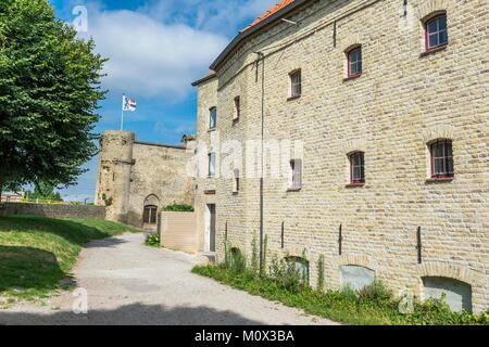 Francia,Nord,Bergues,Vauban città fortificata,i bastioni promenade,Neckerstor o Necker torre in background Foto Stock