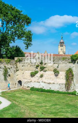 Francia,Nord,Bergues,Vauban città fortificata,i bastioni e la torre campanaria del XIV e XV secolo,parte dei campanili di Belgio e Francia elencati come Patrimonio Mondiale dell'UNESCO Foto Stock