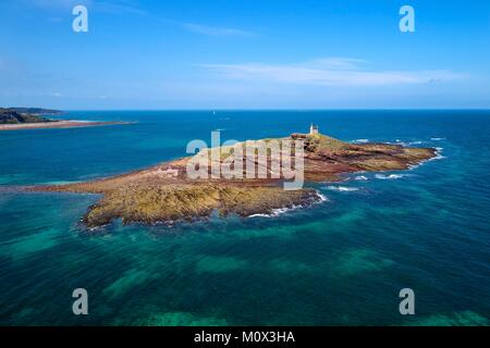 Francia,Cotes d'Armor,Cote de Penthievre,Erquy,Ilot Saint Michel,St Michel Cappella sull'isolotto (vista aerea) Foto Stock