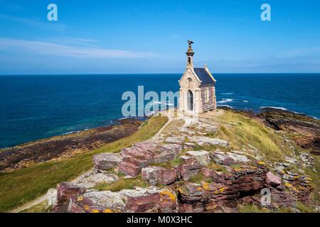 Francia,Cotes d'Armor,Cote de Penthievre,Erquy,Ilot Saint Michel,St Michel Cappella sull'isolotto (vista aerea) Foto Stock