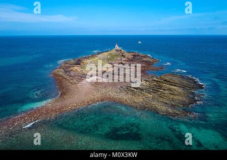 Francia,Cotes d'Armor,Cote de Penthievre,Erquy,Ilot Saint Michel,St Michel Cappella sull'isolotto (vista aerea) Foto Stock