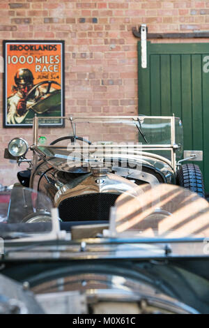 Vintage Bentley laboratorio di restauro a Bicester Heritage Centre. Oxfordshire, Inghilterra. Foto Stock