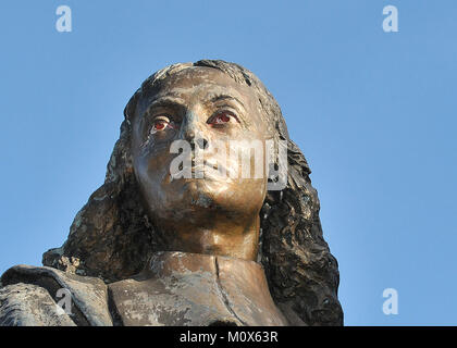 Blaise Pascal statua in Pascal square, scultura réalisée par Eugène Guillaume (1822-1905), Clermont-Ferrand, Puy-de-Dome, Auvergne, Francia Foto Stock