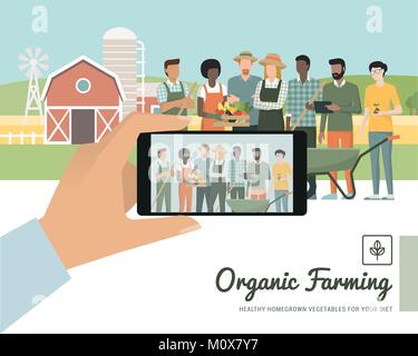 Multi-etico gruppo di agricoltori che presentano insieme alla fattoria, un uomo sta facendo un ritratto utilizzando uno smartphone, un punto di vista soggettivo Illustrazione Vettoriale