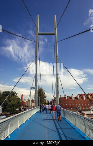 Un ponte pedonale in città Mikolajki Mragowo, County in Warmian-Masurian voivodato di Polonia Foto Stock