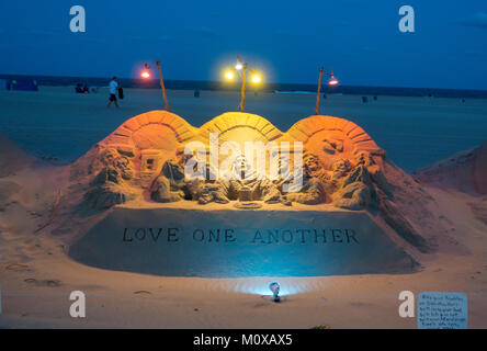 Biblica la scultura di sabbia vicino al lungomare in Ocean City, Maryland, Stati Uniti. Foto Stock