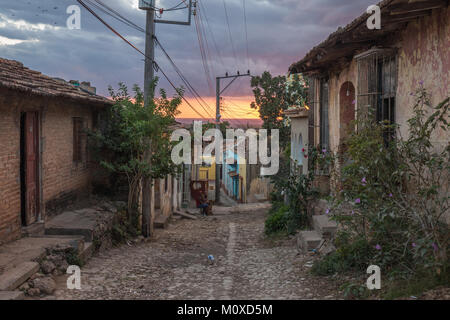 Le strade di Trinidad, Cuba al tramonto Foto Stock