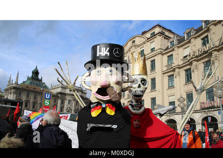 Monaco di Baviera, Germania. Xiii Febbraio, 2016. Molte migliaia hanno preso le strade di Monaco di Baviera per protestare contro l'occasione della conferenza di Monaco sulla sicurezza (MSC), la guerra e la NATO. La MSC è tenuto annualmente in hotel Bayerischer Hof. Credito: Alexander Pohl/Pacific Press/Alamy Live News Foto Stock