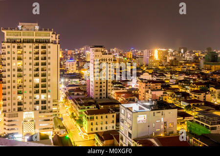 Città di Phnom Penh Cambogia di notte. Foto Stock