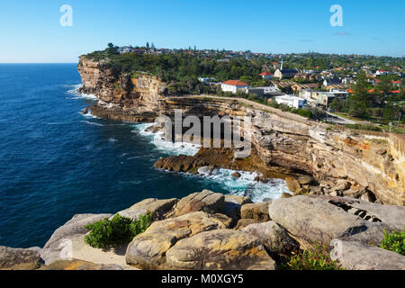 Alte scogliere del gap, vista dal gap Bluff in una giornata di sole, Watsons, Sydney, Australia. Foto Stock
