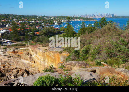 Alte scogliere del gap, vista dal gap Bluff in una giornata di sole, Watsons, Sydney, Australia. Foto Stock