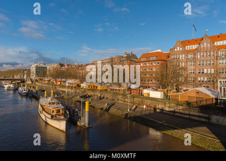 Vista lungo la Schlachte, il fiume Weser di Brema, Germania, Europa Foto Stock