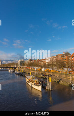 Vista lungo la Schlachte, il fiume Weser di Brema, Germania, Europa Foto Stock