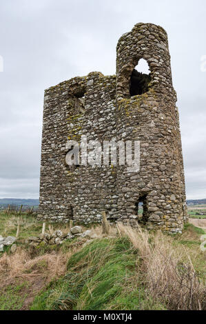 Rovine di Burt castello su una collina in Irlanda Foto Stock