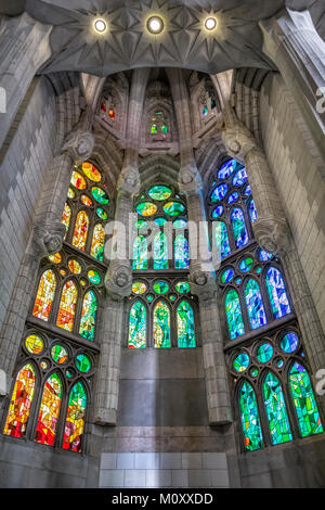 L'interno della splendida Sagrada Familia Basilica progettata da Antoni Gaudi e situato a Barcellona. Foto Stock