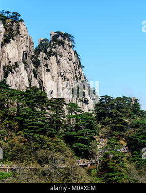 Huangshan, Cina. Escursionismo Il giallo montagne, Huangshan, Cina. Credito: Benjamin Ginsberg Foto Stock