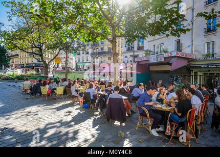 Francia,Parigi,Quartier Latin,caffè con terrazza in via Mouffetard Foto Stock